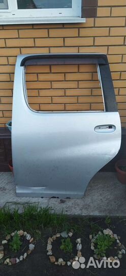 Toyota funcargo дверь