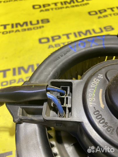 Моторчик печки Toyota Voxy