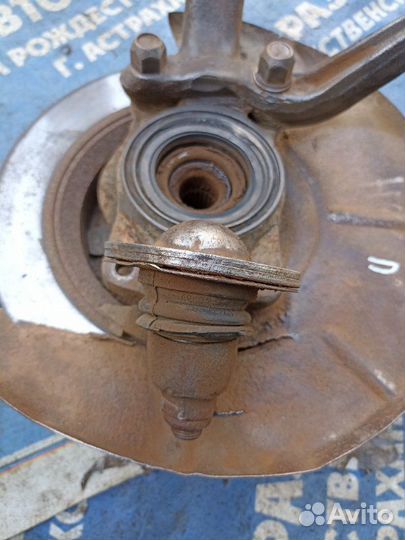 Передний правый поворотный кулак Ваз Нива 2121