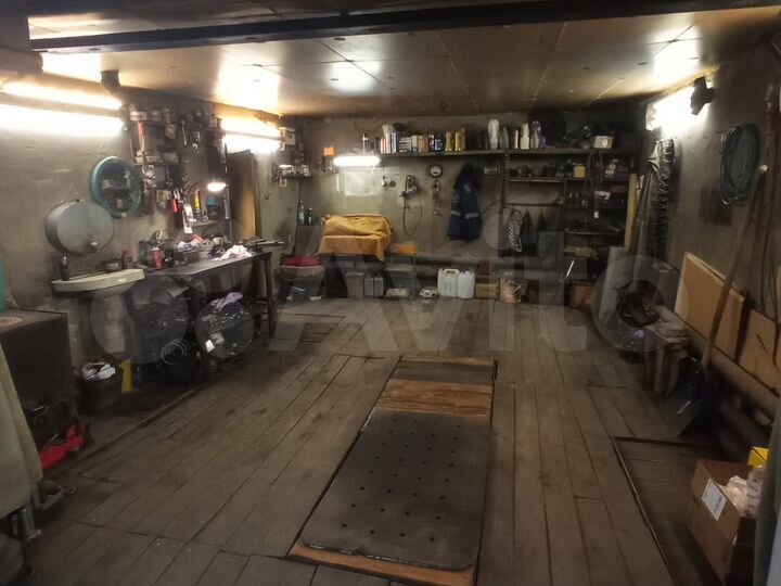 Гараж, > 30 м²