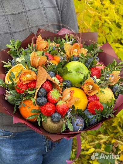 Фруктовый букет корзина с экзотическими фруктами