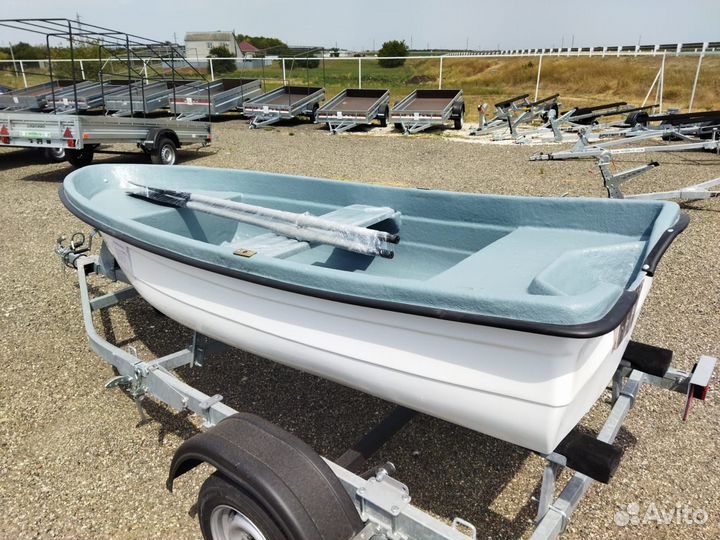 Лодка стеклопластик 3.3м