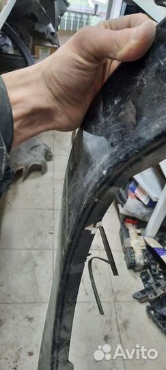 Накладка крыла пер. П. Mitsubishi Pajero 4/2006