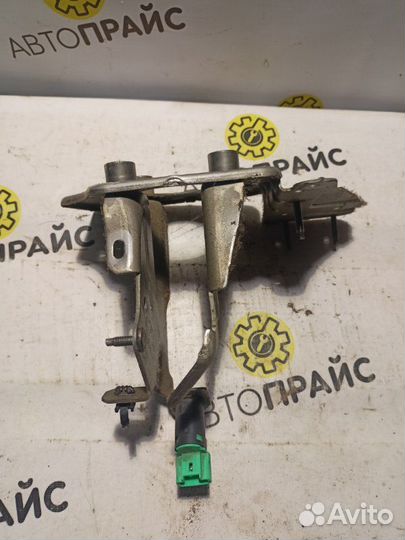 Кронштейн крепления педали Peugeot 308 EP6 2008