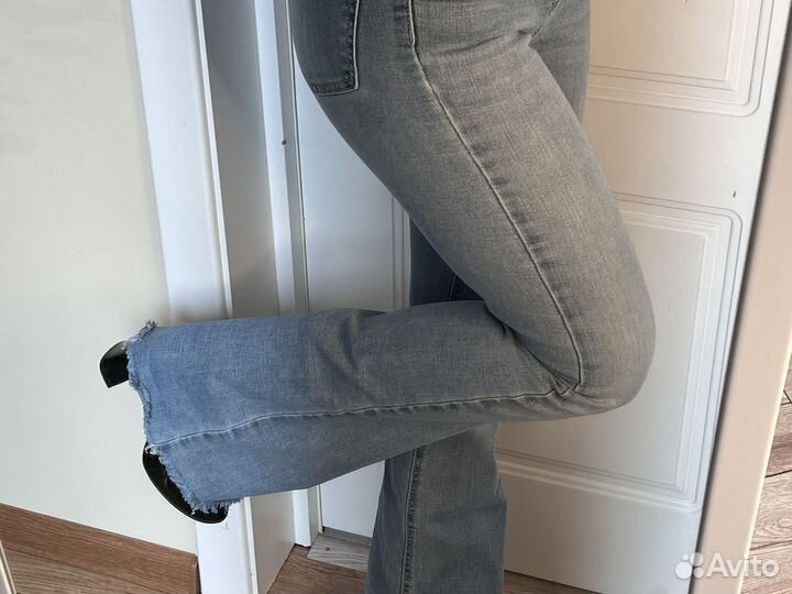 Джинсы клеш