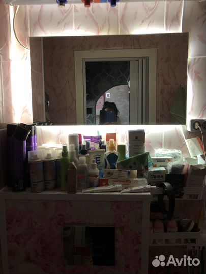 Зеркало для ванныи с подсветкой и часами