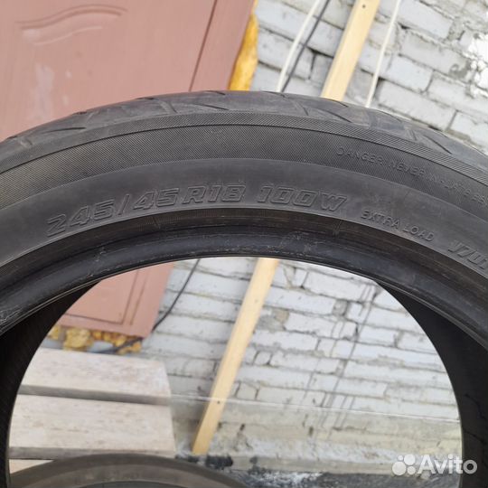 Yokohama Advan Fleva V701 245/45 R18