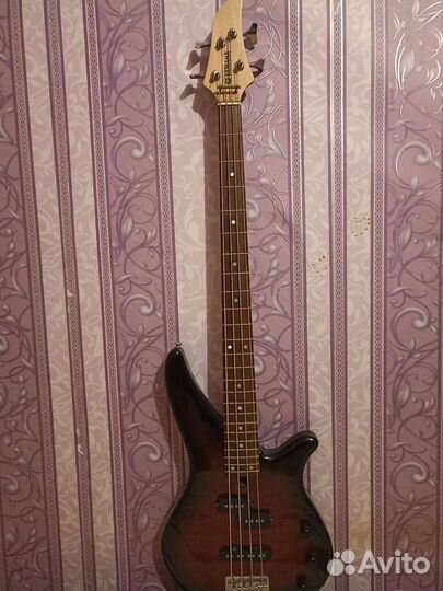 Бас гитара yamaha