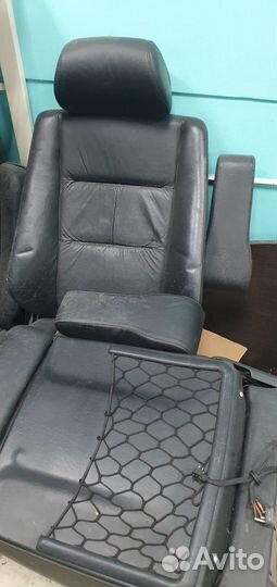 Продам комплект сидений - черная кожа с подлокотни
