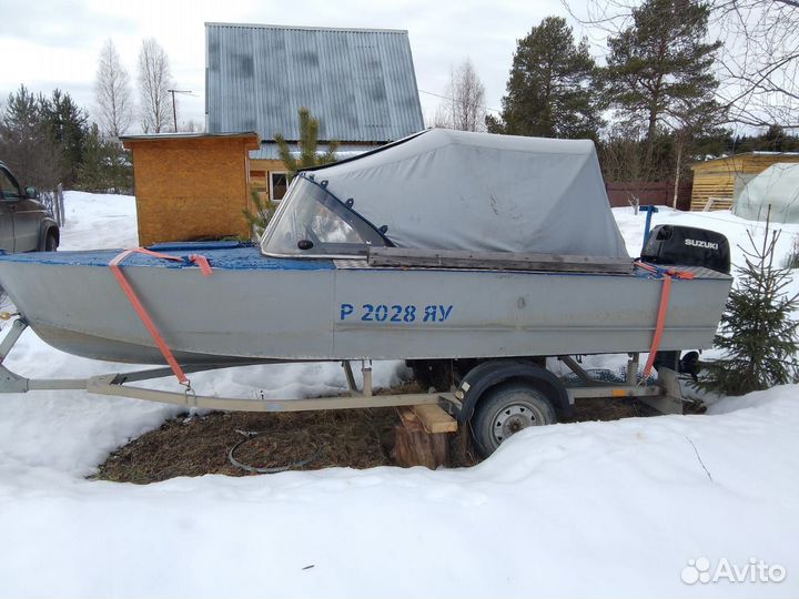 Лодка с мотором
