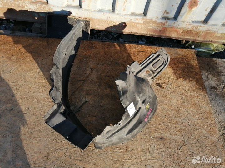 Подкрылок передний правый Nissan X-Trail T30