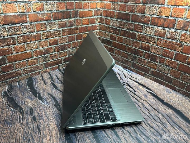 Игровой ноутбук HP в металле i5 Radeon 4GB