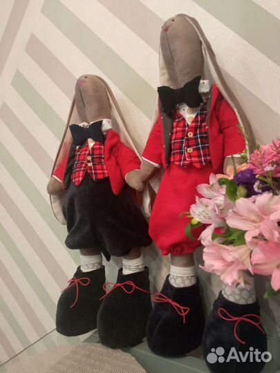 Интерьерная игрушка Зая в красном