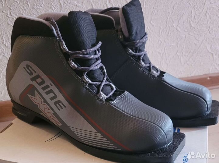 Лыжные ботинки новые