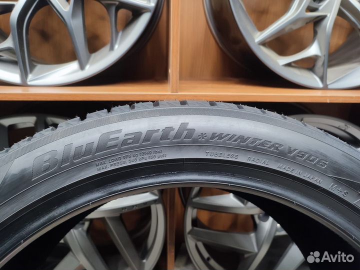 Yokohama BluEarth Winter V906 275/40 R22 и 315/35 R22 107V