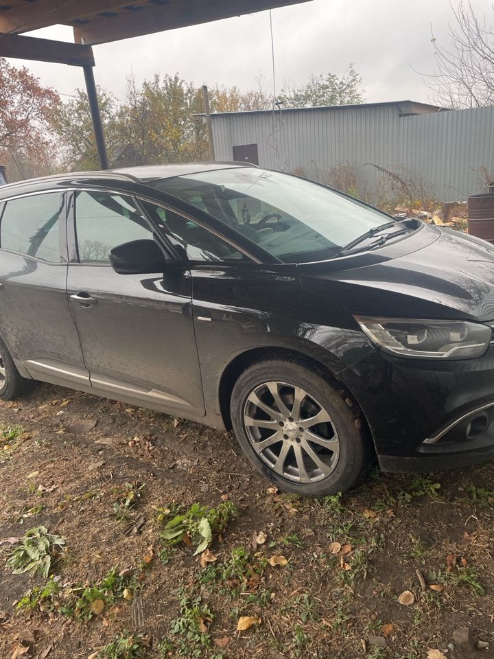 Renault Grand Scenic: фото владельца