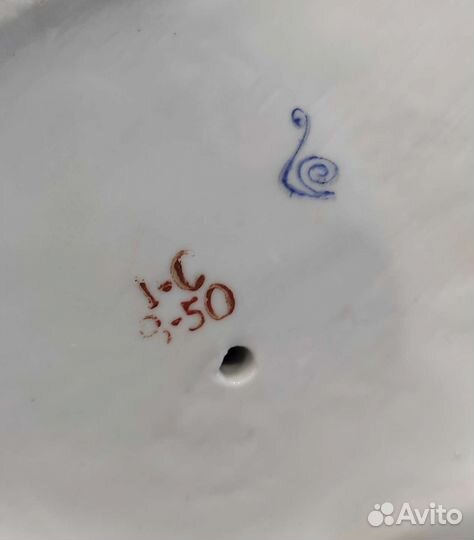 Статуэтка фарфоровая 