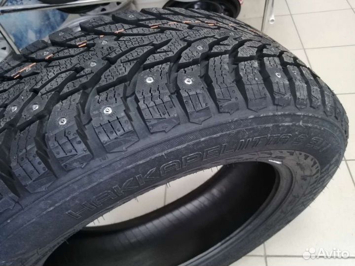 Nokian Tyres Hakkapeliitta 9 215/70 R16 104H