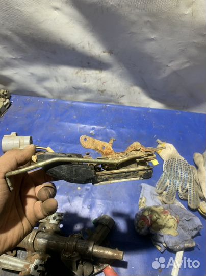 Замок двери передний левый toyota sprinter ae100