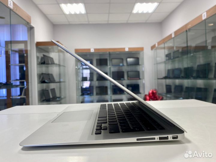 Apple MacBook Air (13-inch, Early 2014)