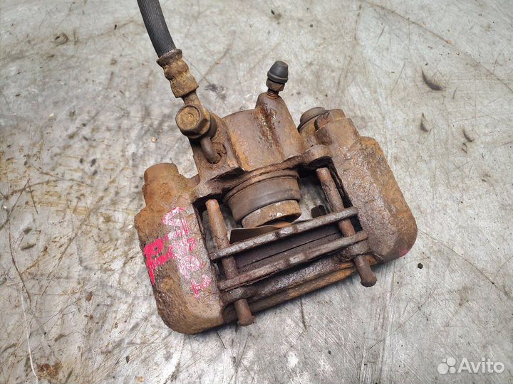 Pontiac Vibe 02-08 Суппорт задний правый