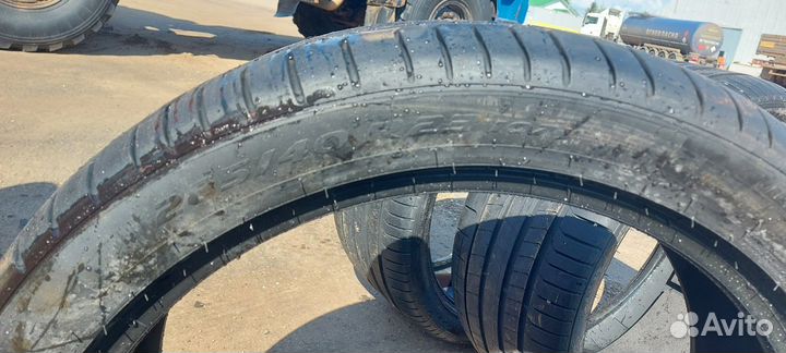 Pirelli P Zero PZ4 285/40 R23 и 325/35 R23