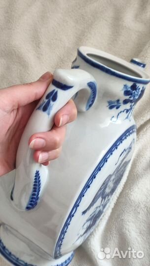 Кувшин редкость с птицей гжель. 90-2000г. Хазова