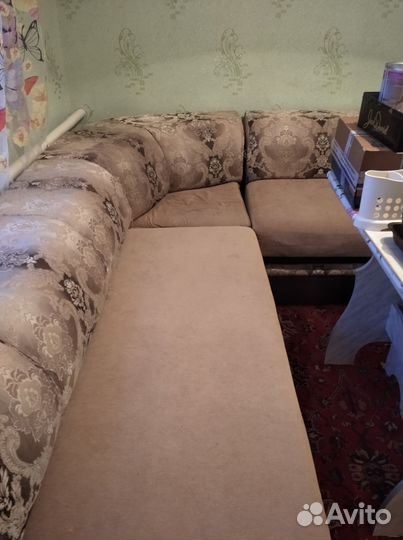 Уголок и кресло