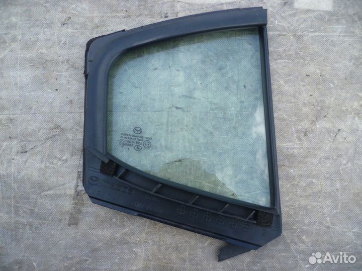 Мазда 3 Стекло двери задней левой (форточка)
