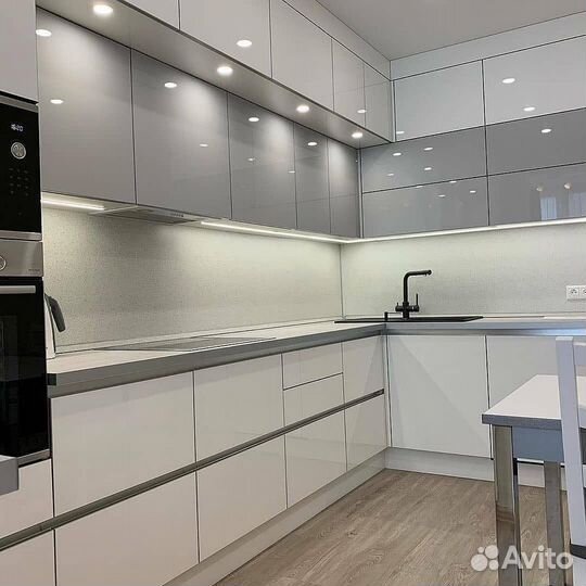 Угловая кухня на заказ под ключ.Фабрика Лысые горы