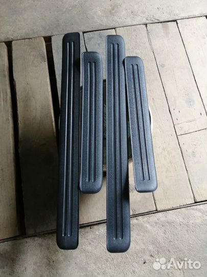 Накладки на пороги киа