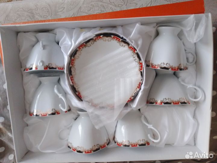 Фарфоровый чайный сервиз