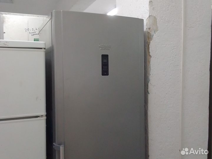 Холодильник хотпоинт аристон