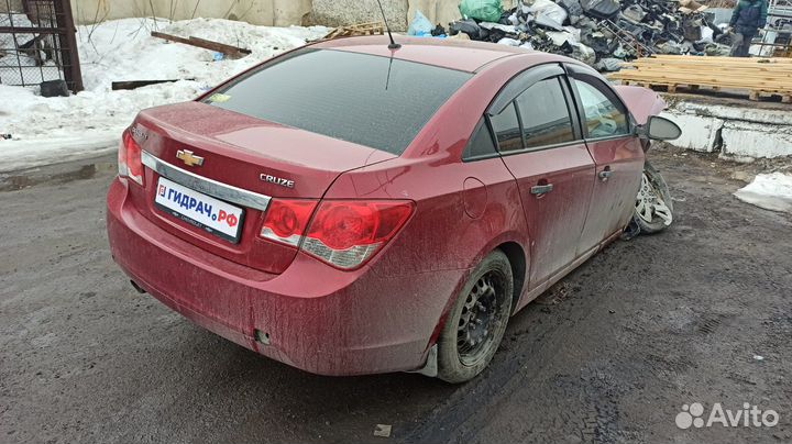 Ограничитель двери передний Chevrolet Cruze 951038