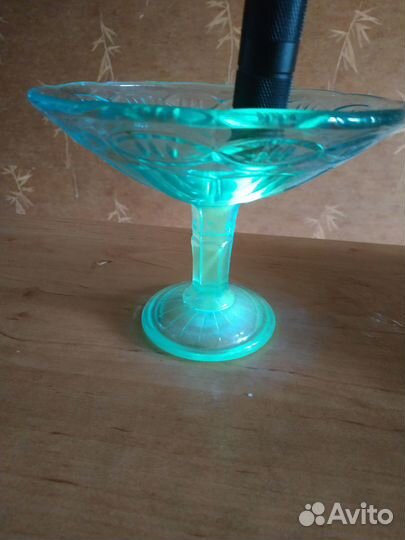 Вазы на ножке стекло цветное