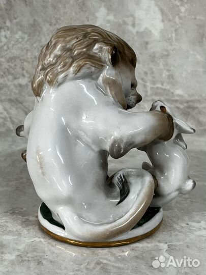 Фарфоровая статуэтка 