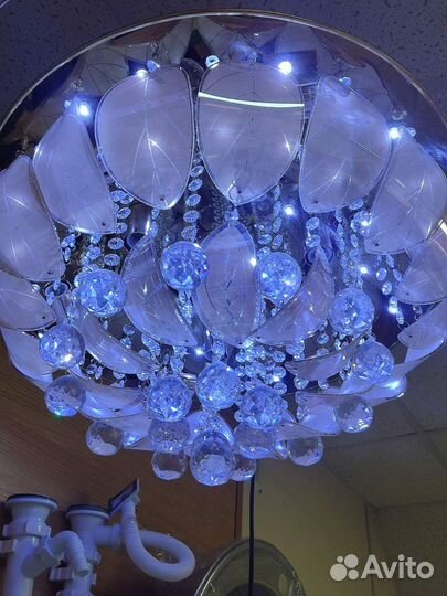 Люстра новая с пультом