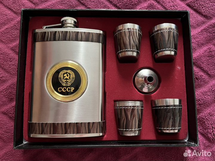 Фляжка и стопки
