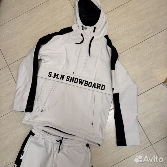 Сноубордический костюм женский