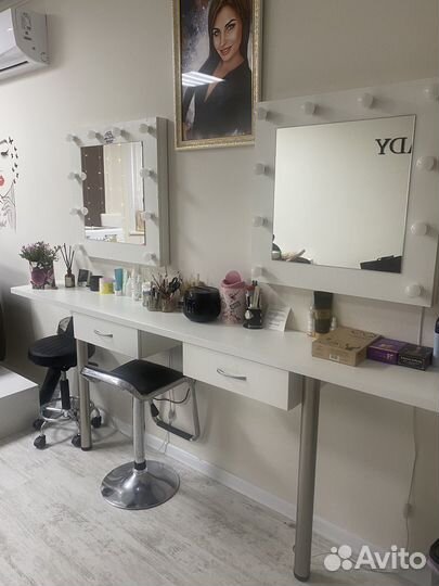 Гримерное зеркало с подсветкой