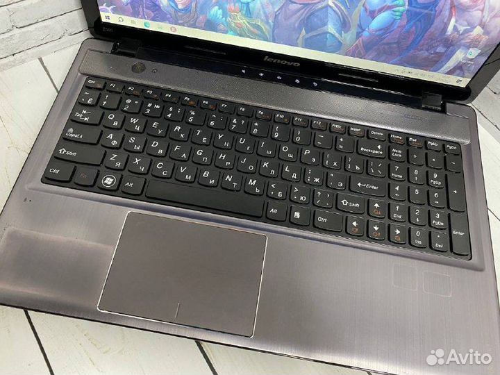 Игровой ноутбук Lenovo i7/8gb/2видеокарты/SSD