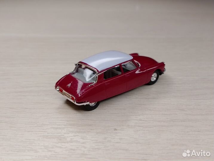 A27.1) Citroen DS 19 (1957-1969) тёмно-красный