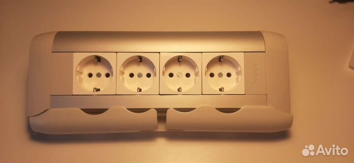 Настольный блок розеток legrand