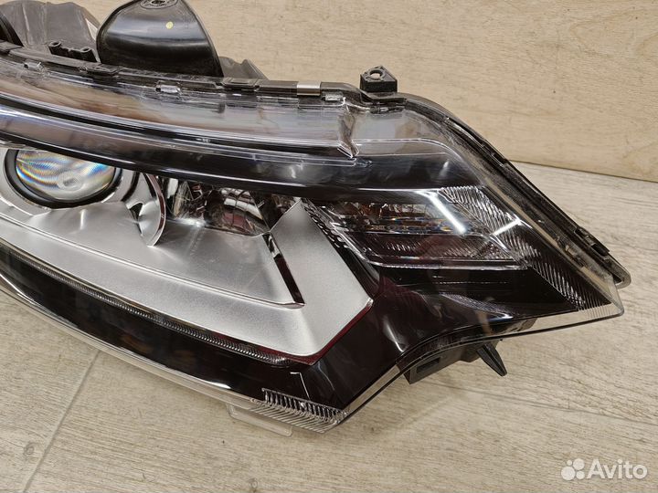 Фара правая Mitsubishi Outlander 2015-2022