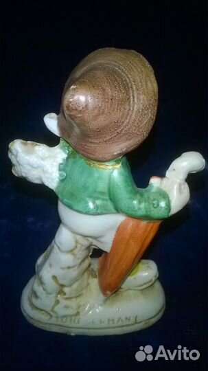 Фарфоровая статуэтка 