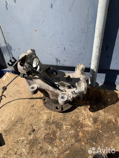 Кулак со ступицей передний правый BMW F20