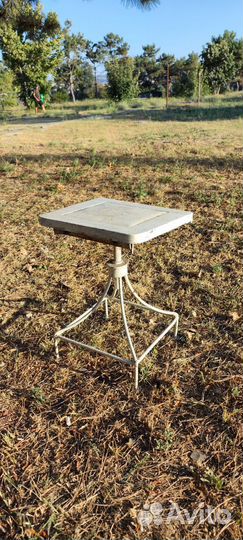 Табурет- вертушка белый