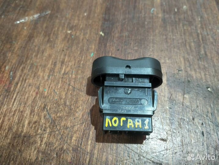 Кнопка блокировки двери Renault Logan 870250
