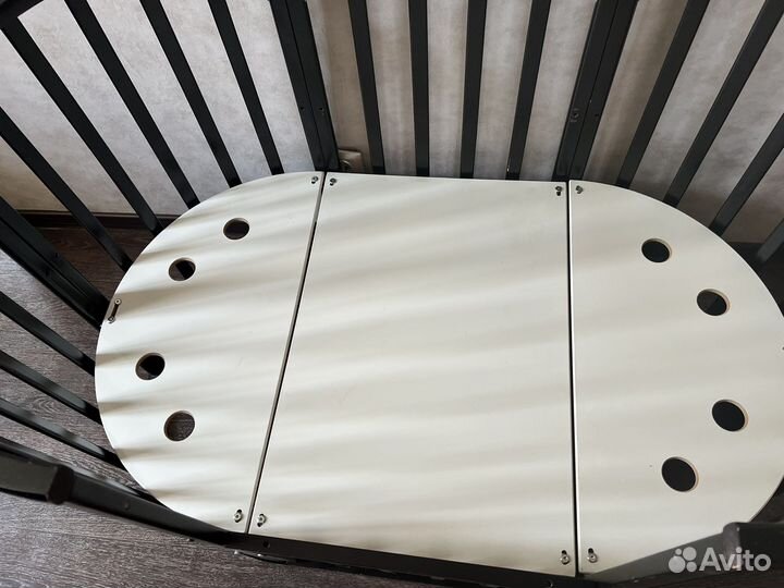 Детская кроватка с универсальным маятником