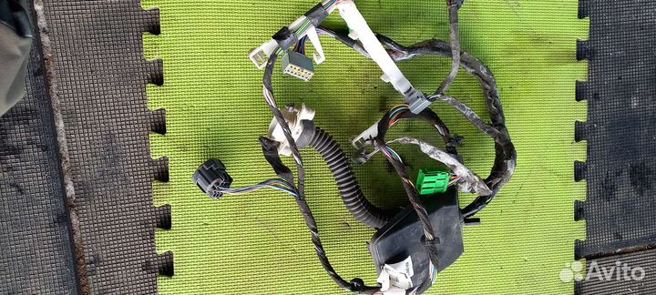 Проводка на левую дверь Вольво S 80